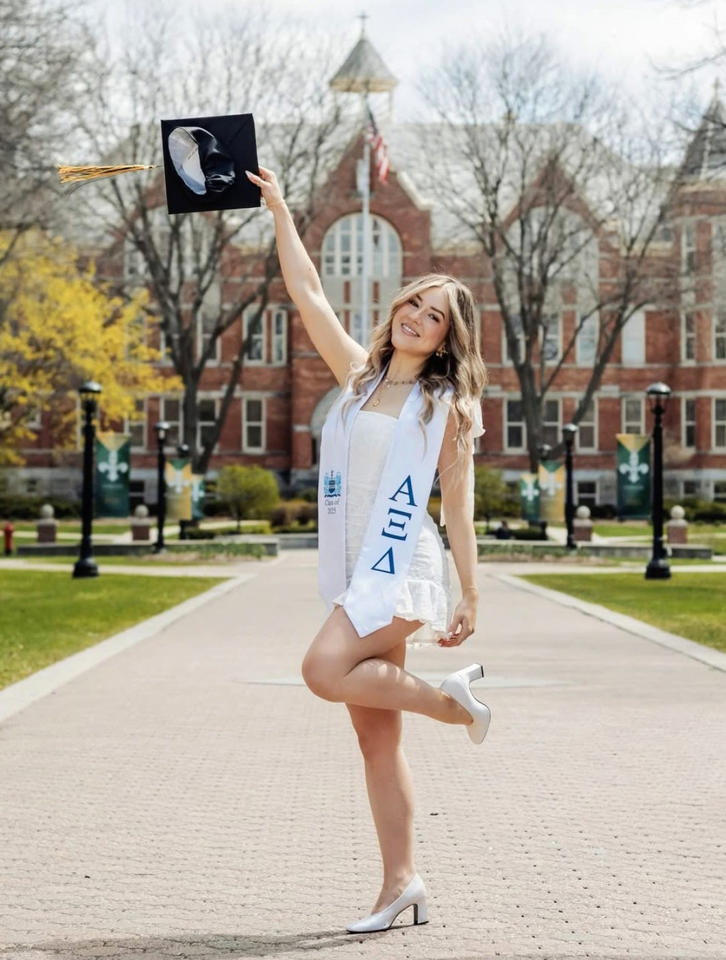 Alpha Xi Delta + Crest + Class of 2026 Graduation Stole - White, Inspiration Blue & Griffin Blue